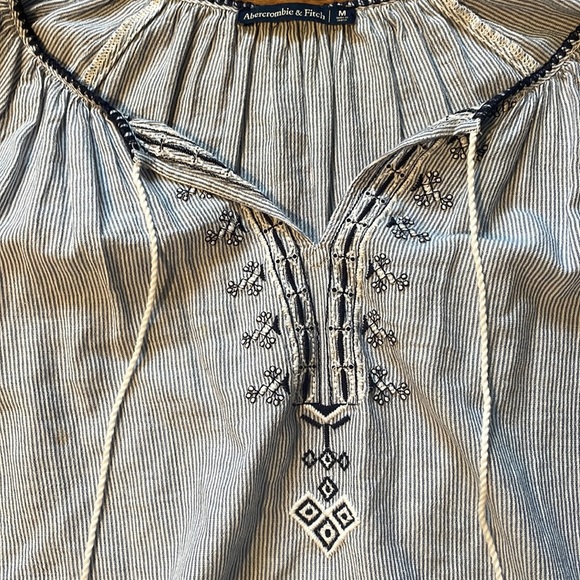 Abercrombie & Fitch Blouse - Picture 2 of 6
